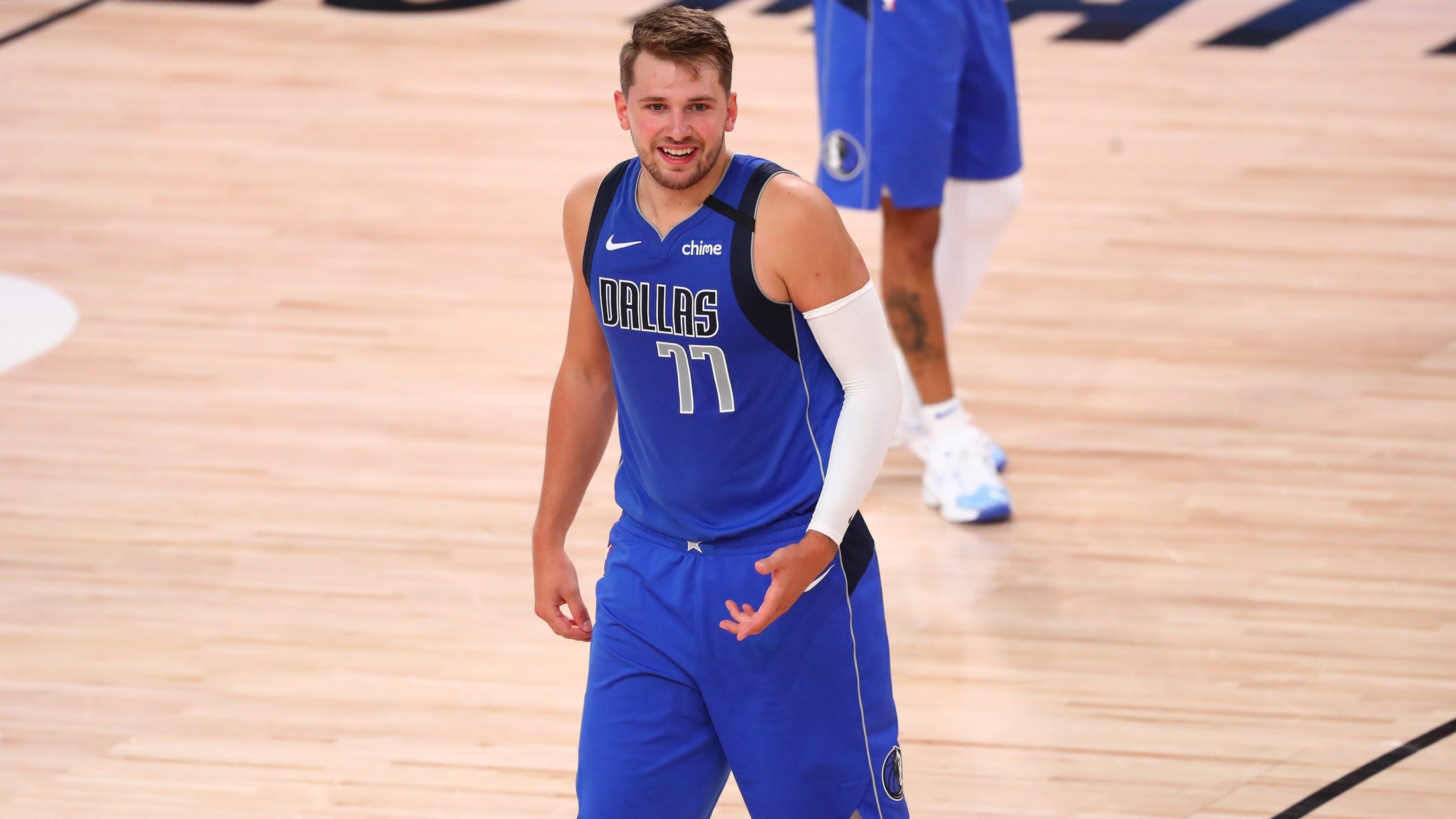 Magic Johnson pitches Luka Doncic on signing with the Lakers