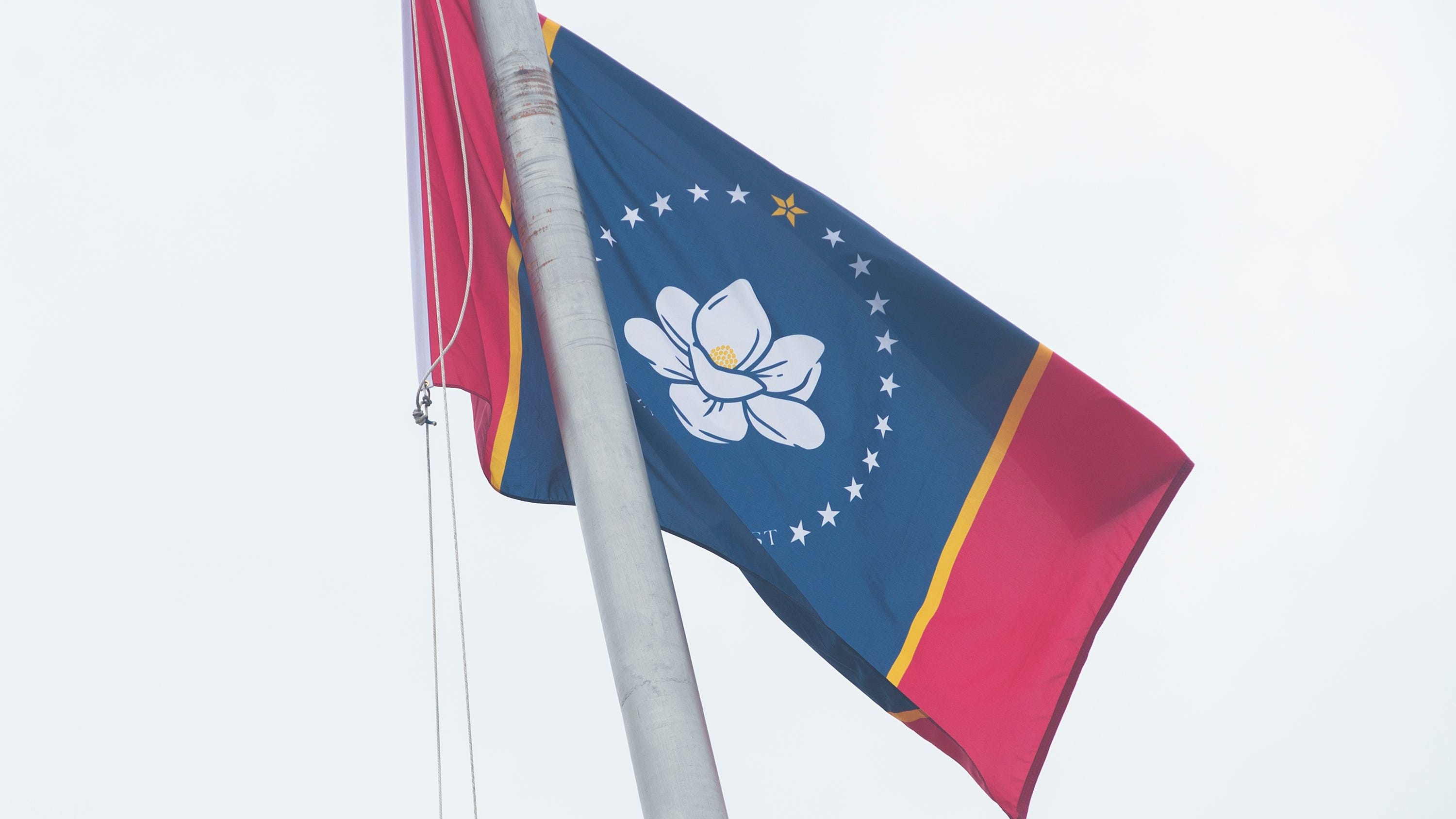 Mississippi voters approve new state flag