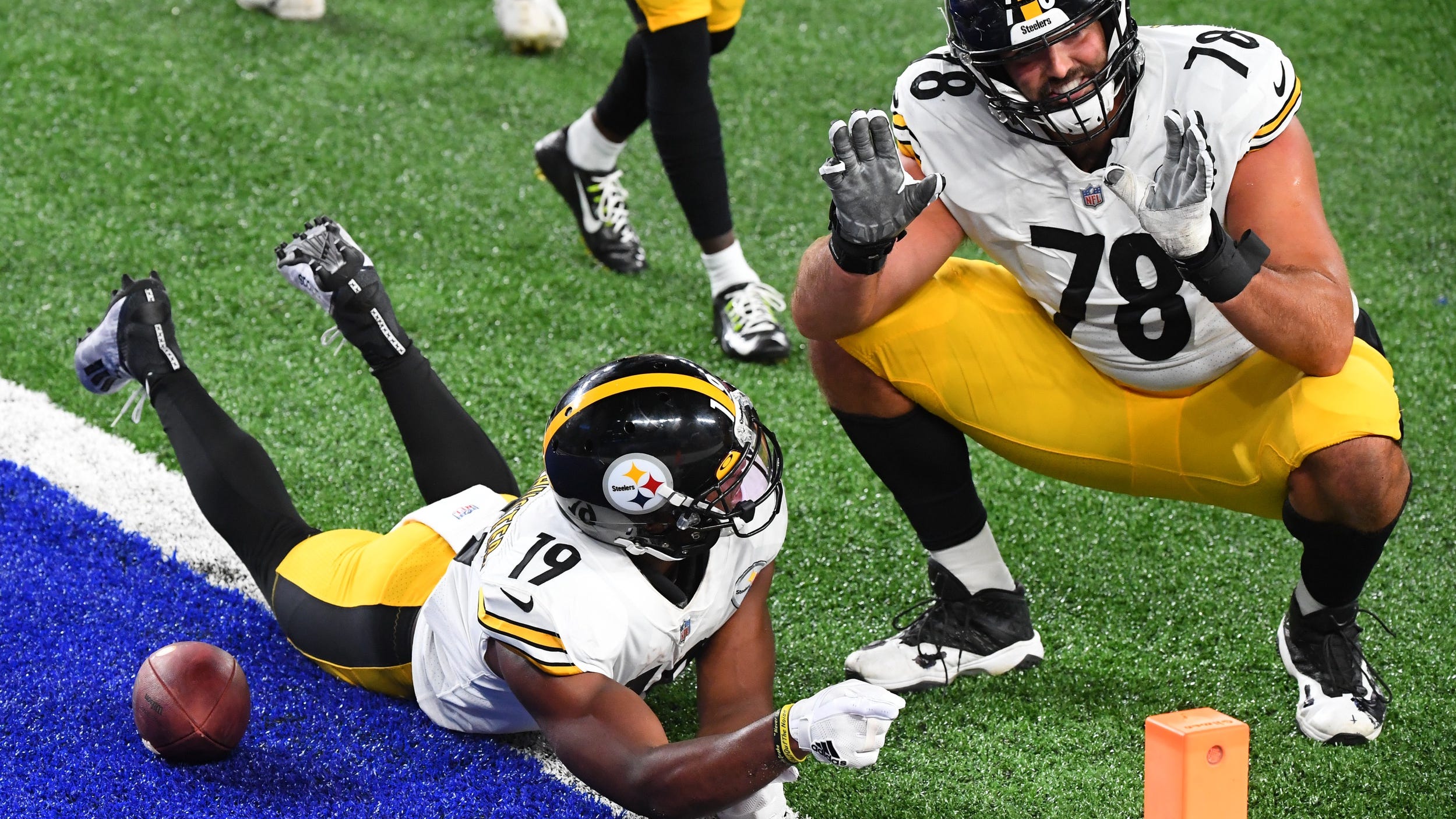 Villanueva mentions Tik Tok receivers, O-line struggles in Pittsburgh