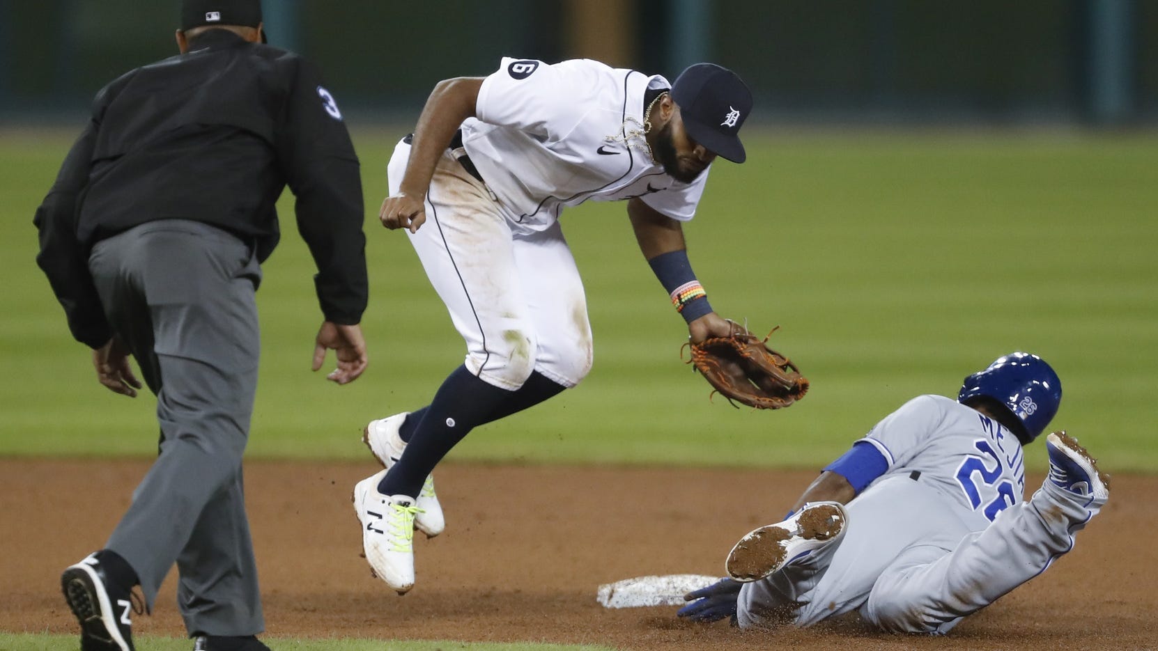 Singer Shuts Down Tigers In Kansas City's 4-0 Win