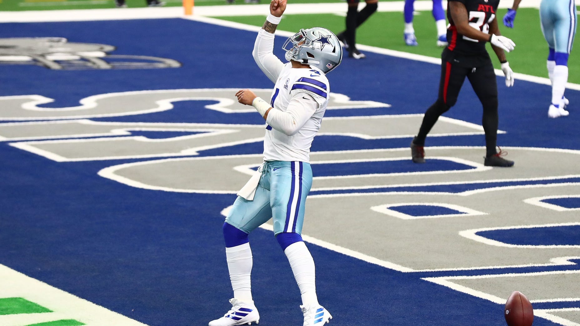 Dak Prescott purchases meals for homeless as cold weather continues in North Texas