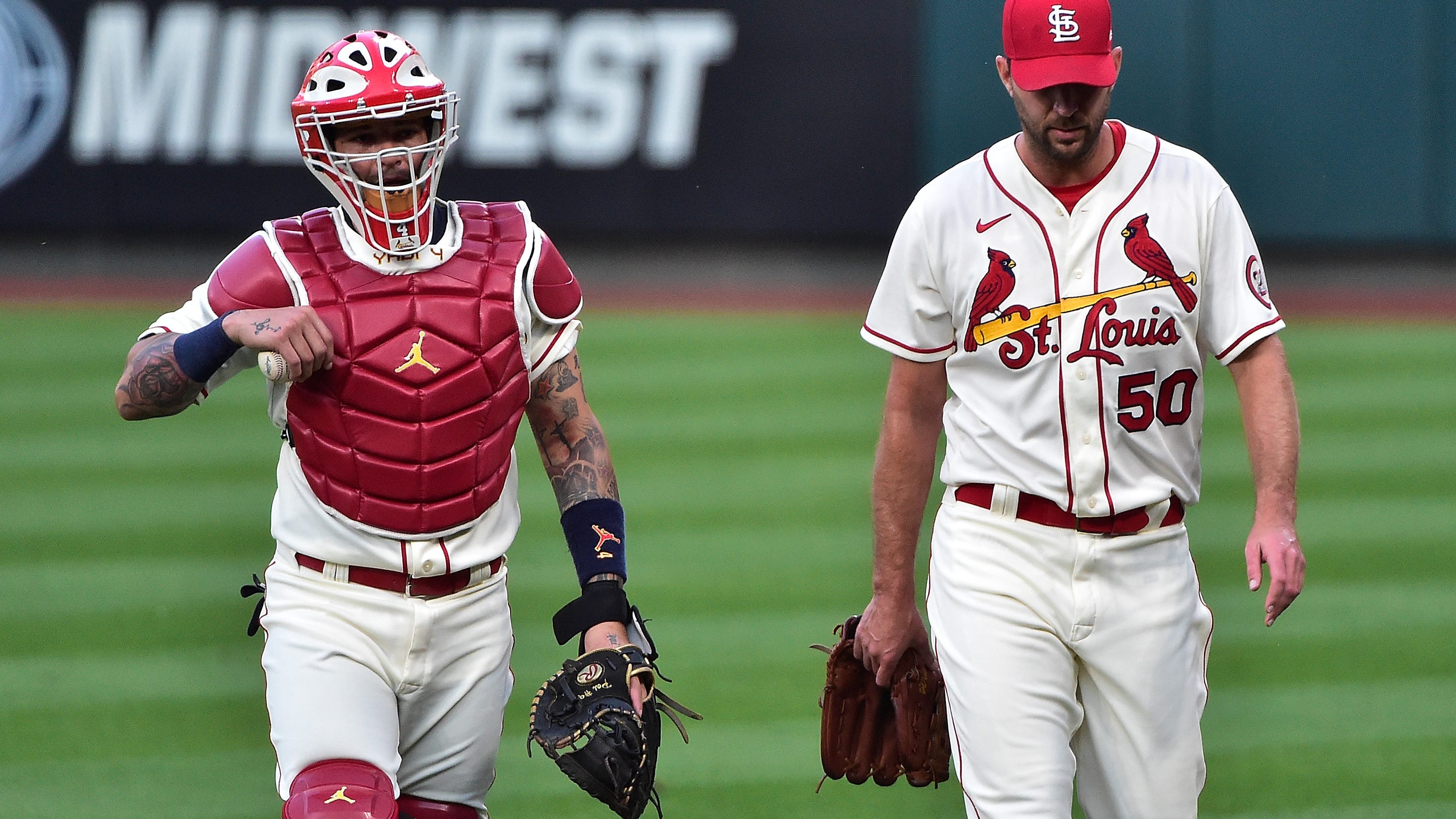 Yadi does it again: Cryptic Instagram post of him, Wainwright sends Cardinals fans into tizzy
