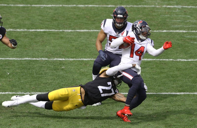 Marcus Allen making a tackle