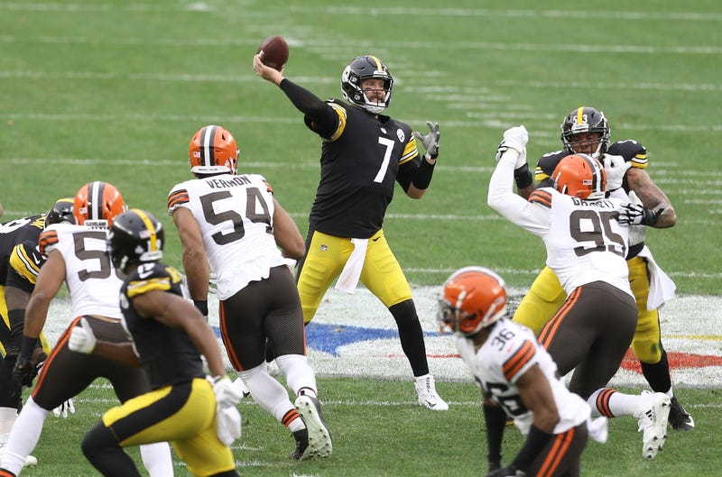 Ben Roethlisberger throws against the Browns