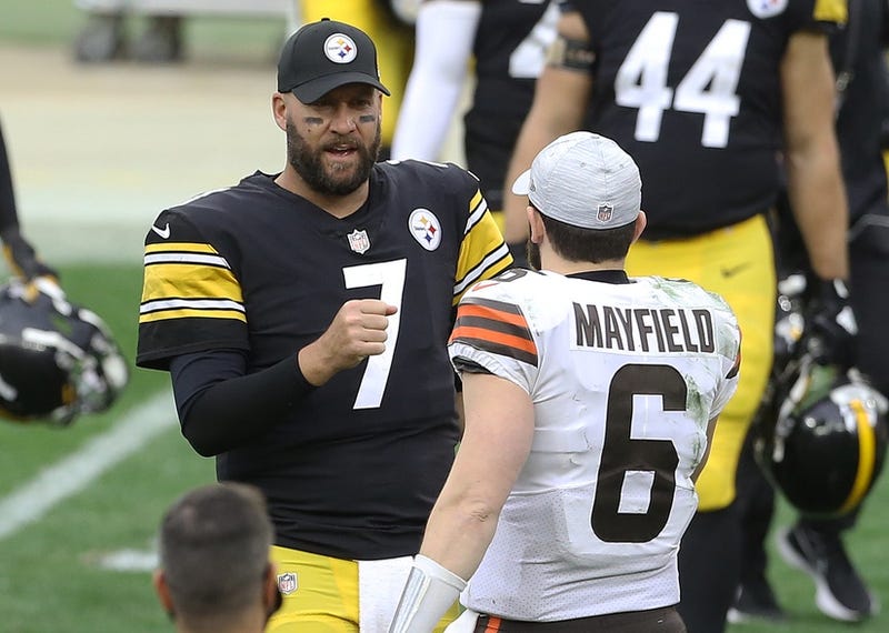 Roethlisberger and Mayfield about to fist bump