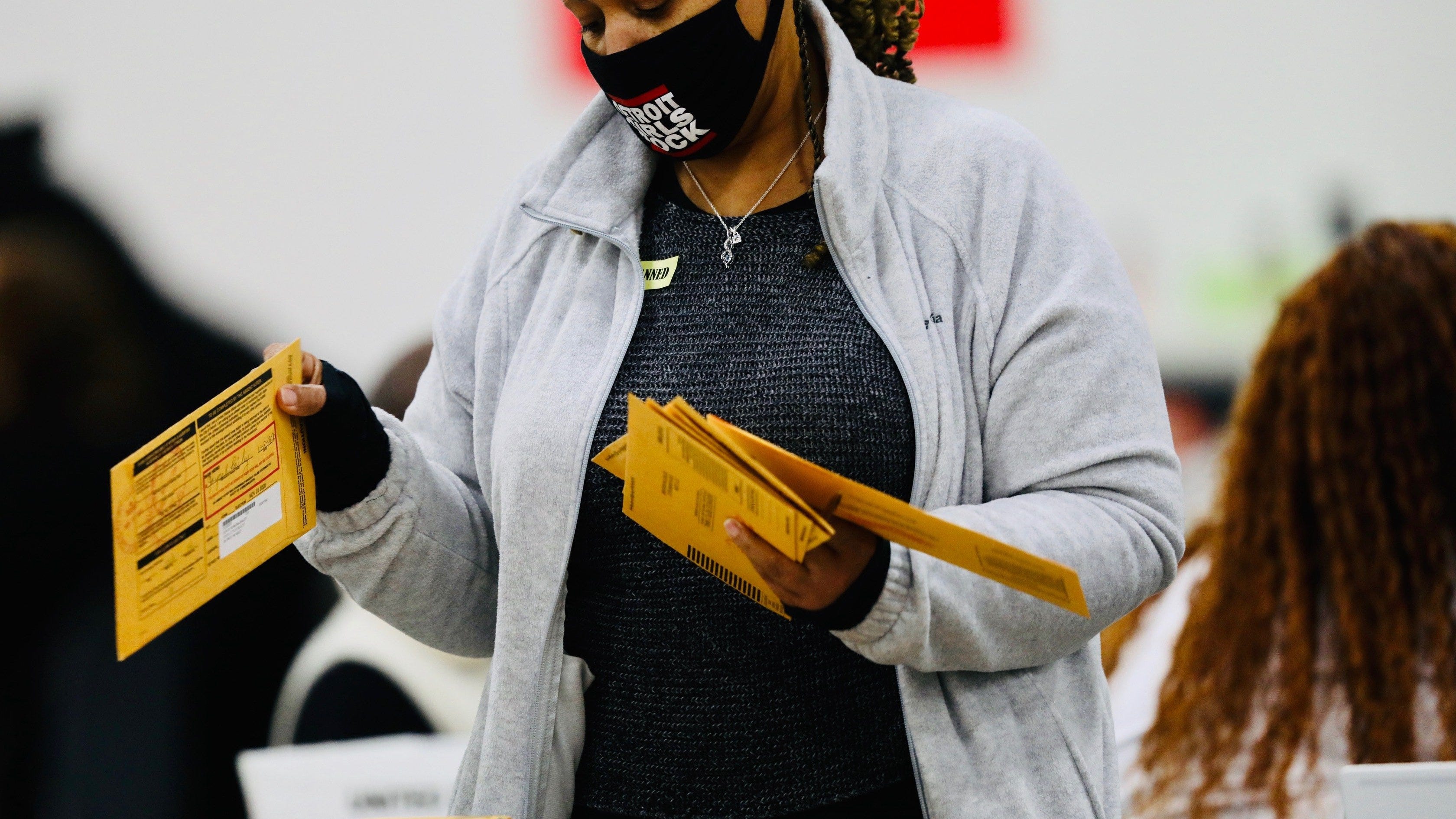 Illinois health officials suggests poll workers be tested for COVID