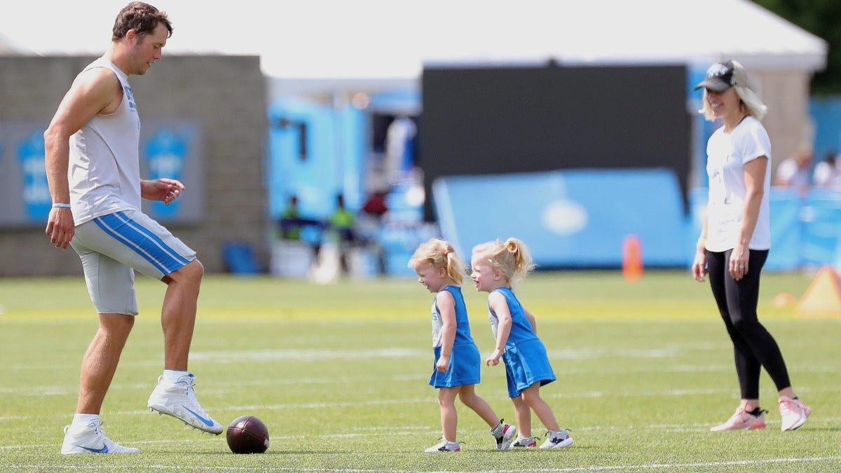 Kelly Stafford posts goodbye to Detroit