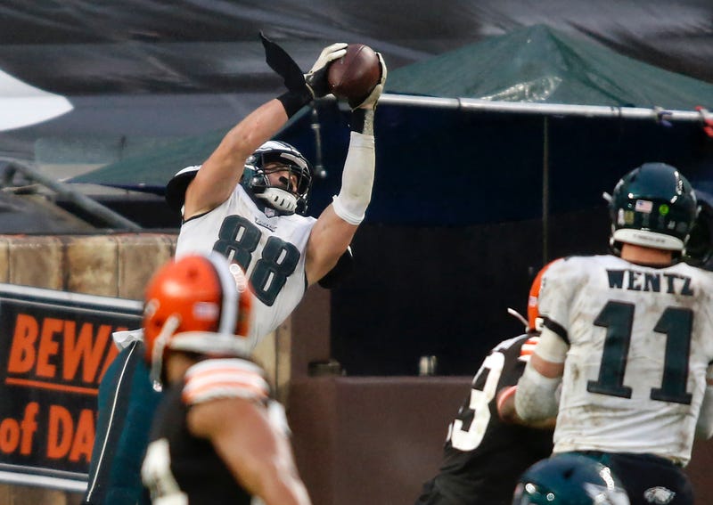 Dallas Goedert catches a touchdown against the Browns.