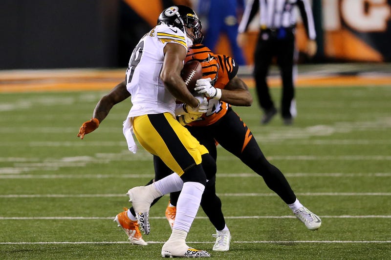 JuJu Smith-Schuster takes a big hit from Vohn Bell