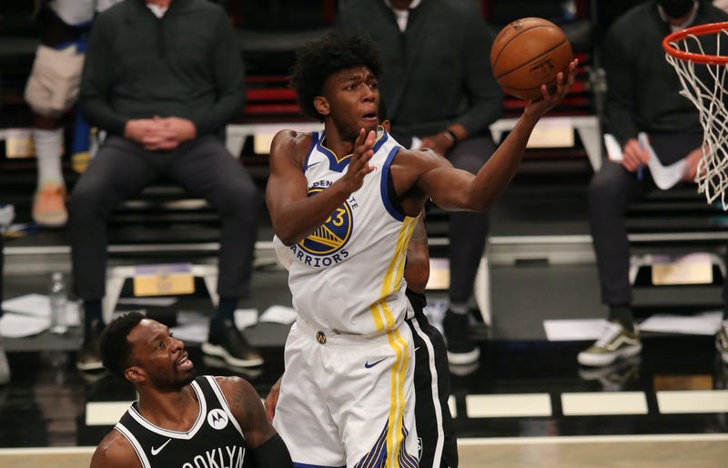 James Wiseman skies over Jeff Green toward the basket.
