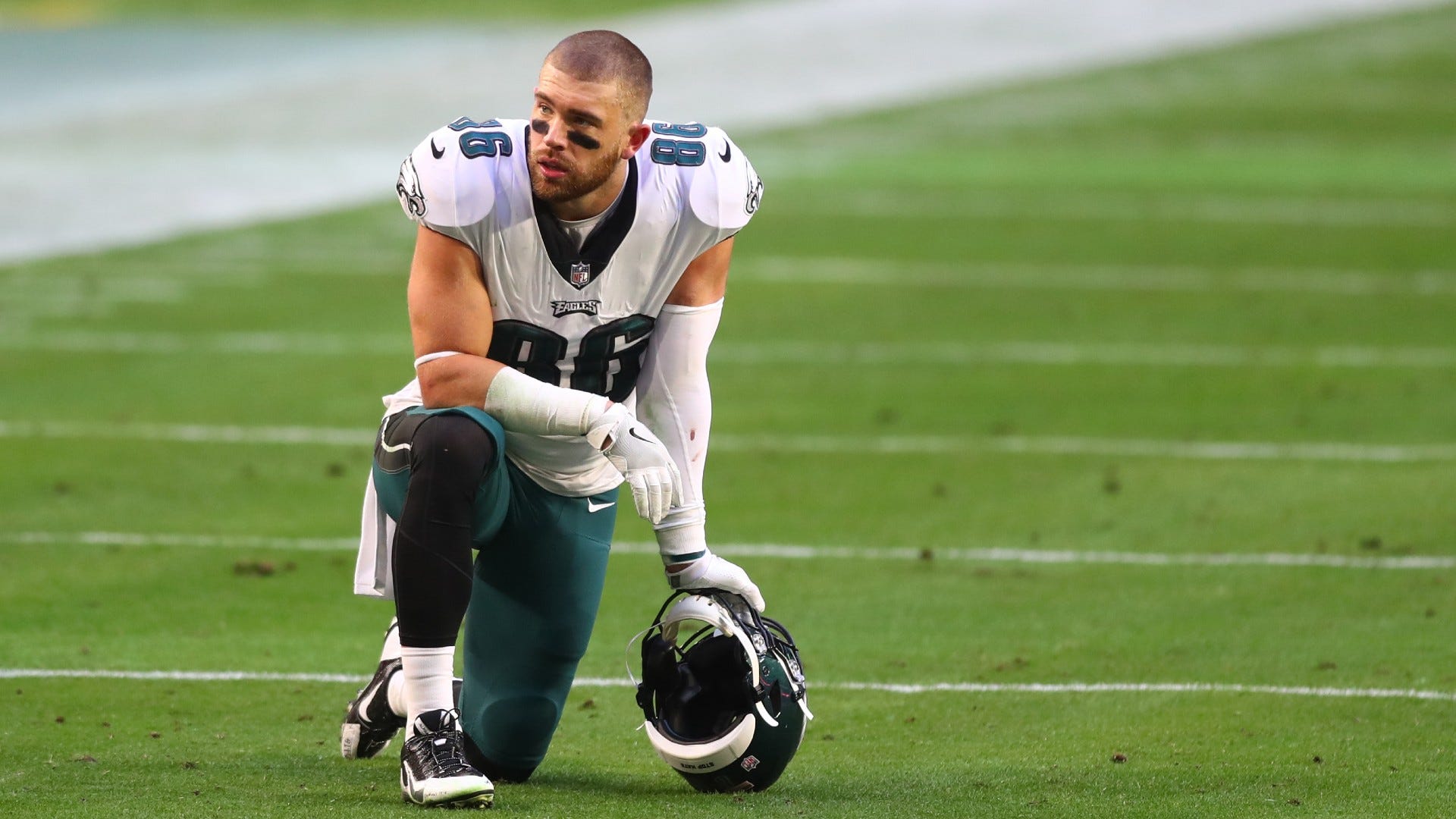 Emotional Zach Ertz says he wants to be back with Eagles
