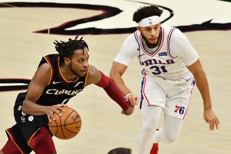 Dec 27, 2020; Cleveland, Ohio, USA; Cleveland Cavaliers guard Darius Garland (10) drives to the basket against Philadelphia 76ers guard Seth Curry (31)