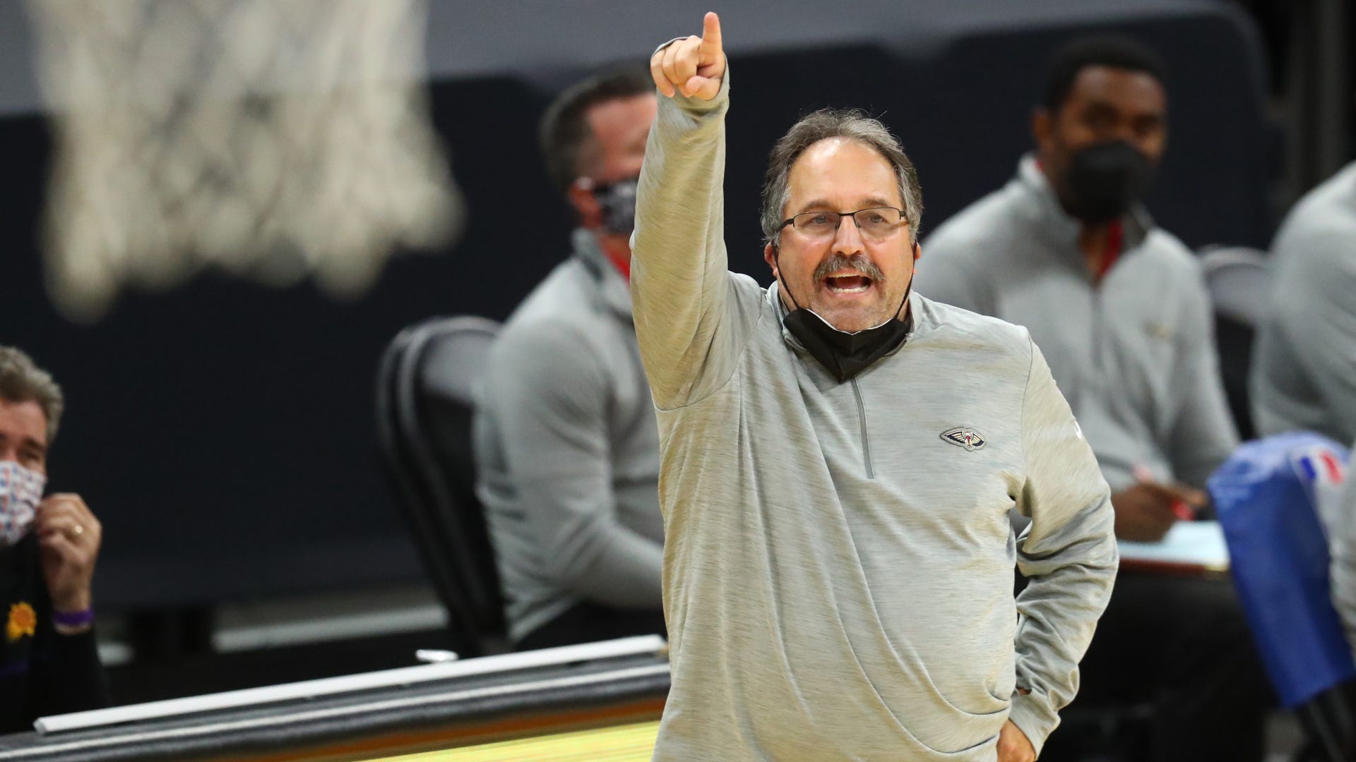 Stan Van Gundy applauds stoppage of national anthem at Mavs games: 'This should happen everywhere'