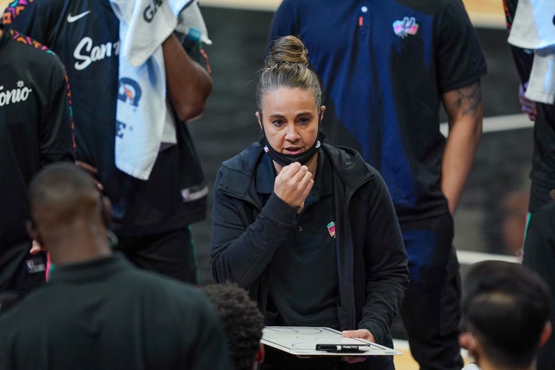 Spurs assistant coach Becky Hammon talking to players.