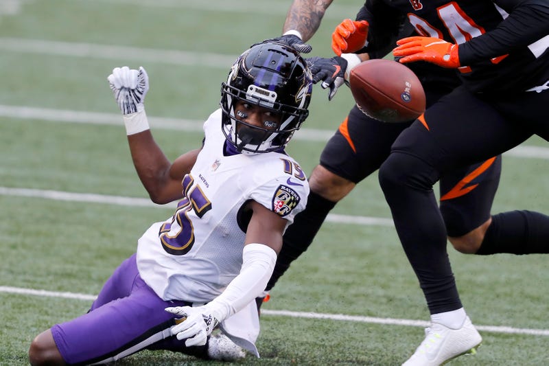 Ravens WR Marquise Brown misses a pass from Lamar Jackson against the Cincinnati Bengals