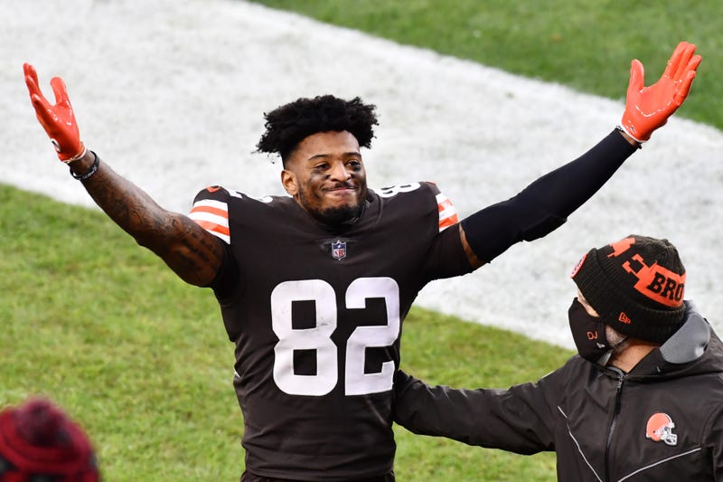 Cleveland Browns wide receiver Rashard Higgins (82) celebrates after the Browns beat the Pittsburgh Steelers
