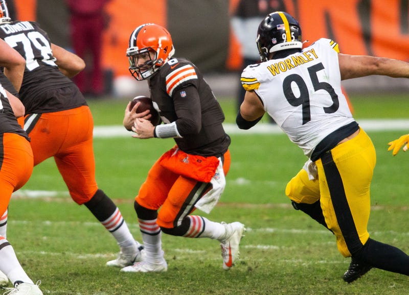 Baker Mayfield (6) runs the ball as Pittsburgh Steelers nose tackle Chris Wormley (95) moves in for the tackle
