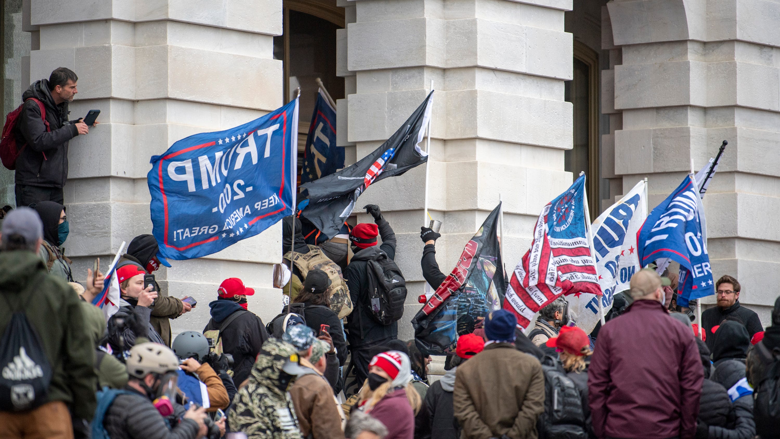 Federal authorities charge Chicago police officer involved in US Capitol riot