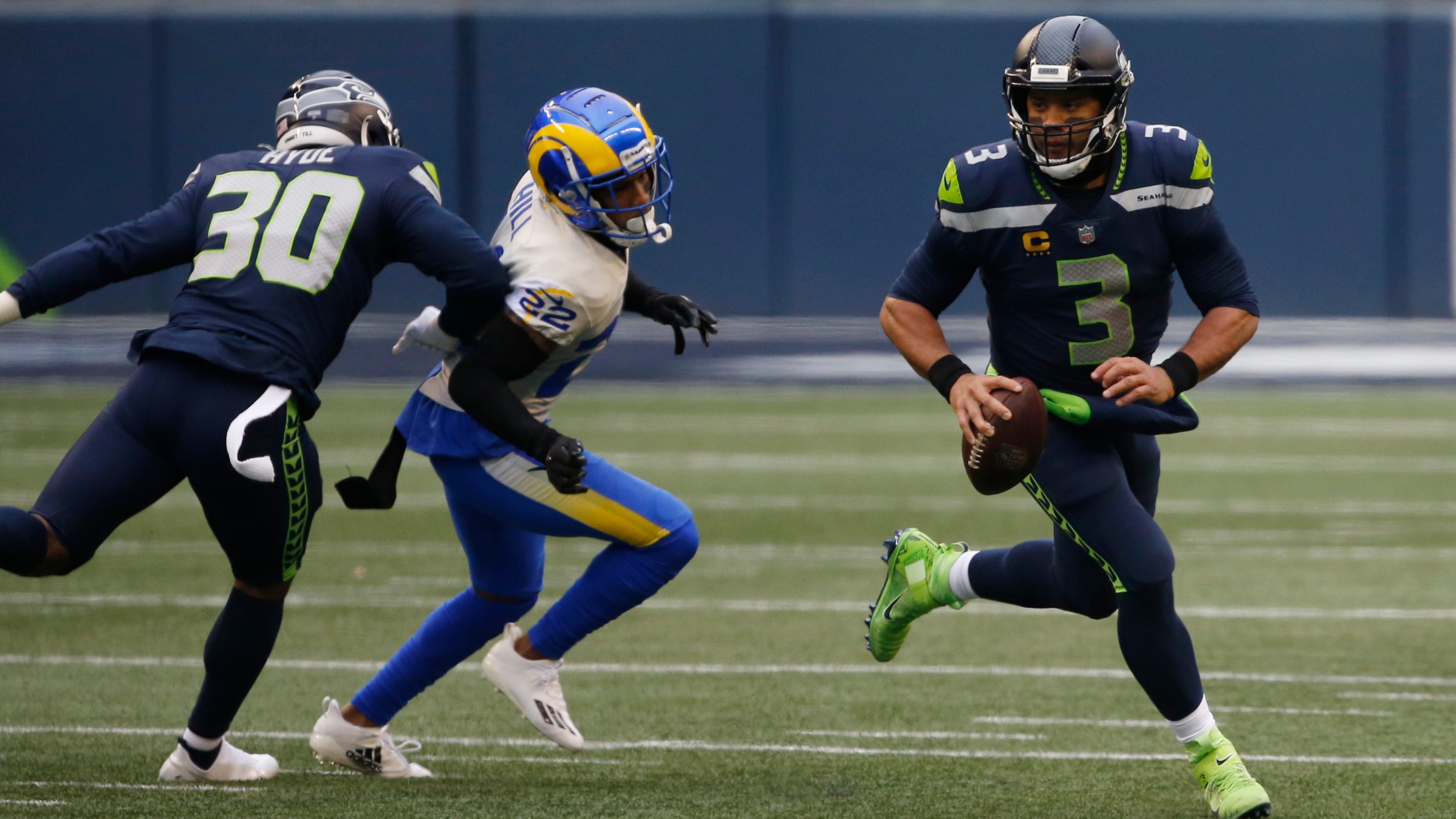 Cantrell tweets at Seahawks QB Russell Wilson, says city will welcome family "with open arms"