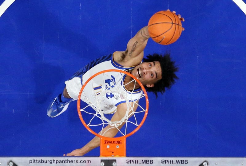 Justin Champagnie dunking