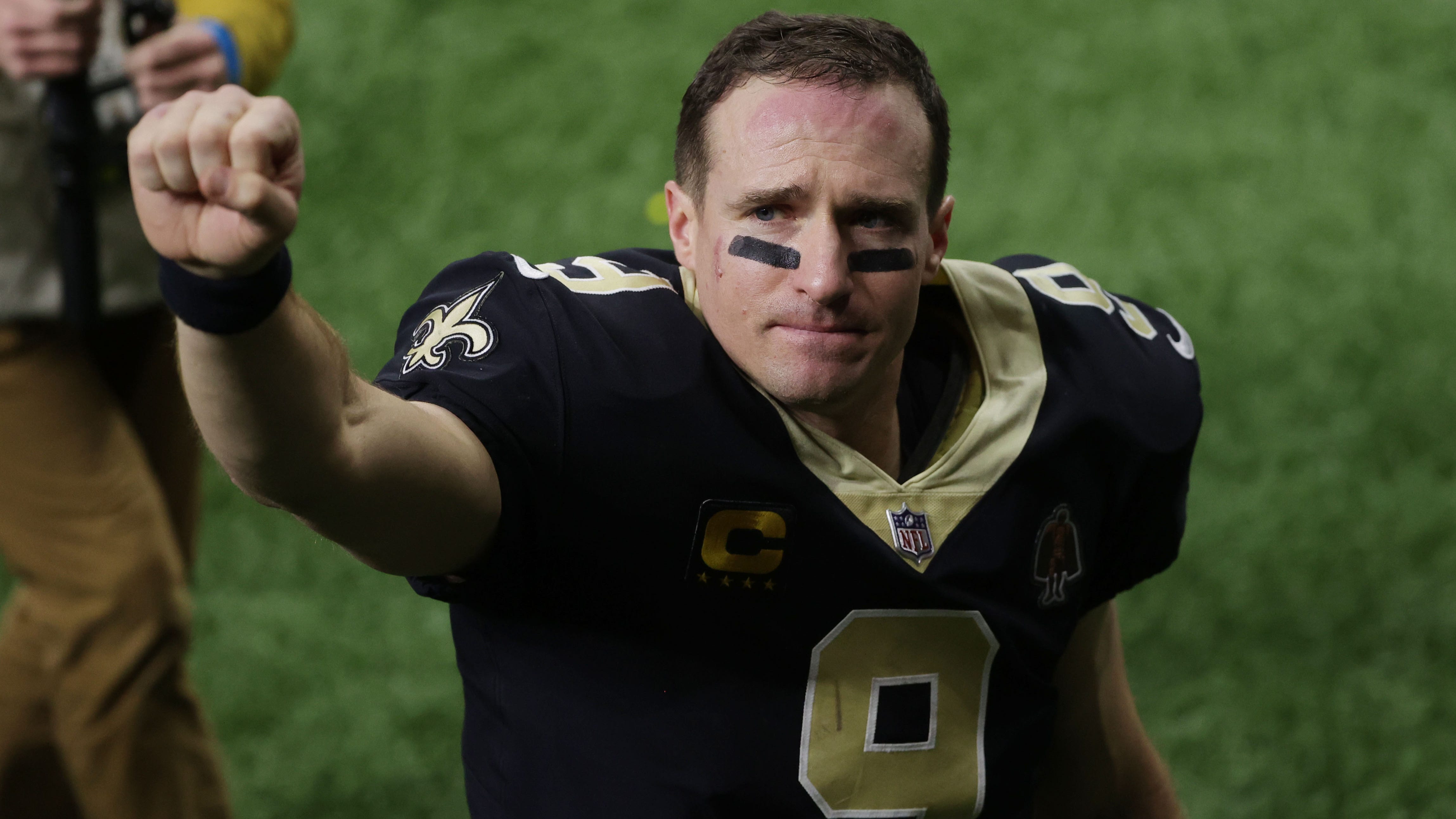 Drew Brees' dud in reported career finale prompts criticism, jokes, tributes on social media