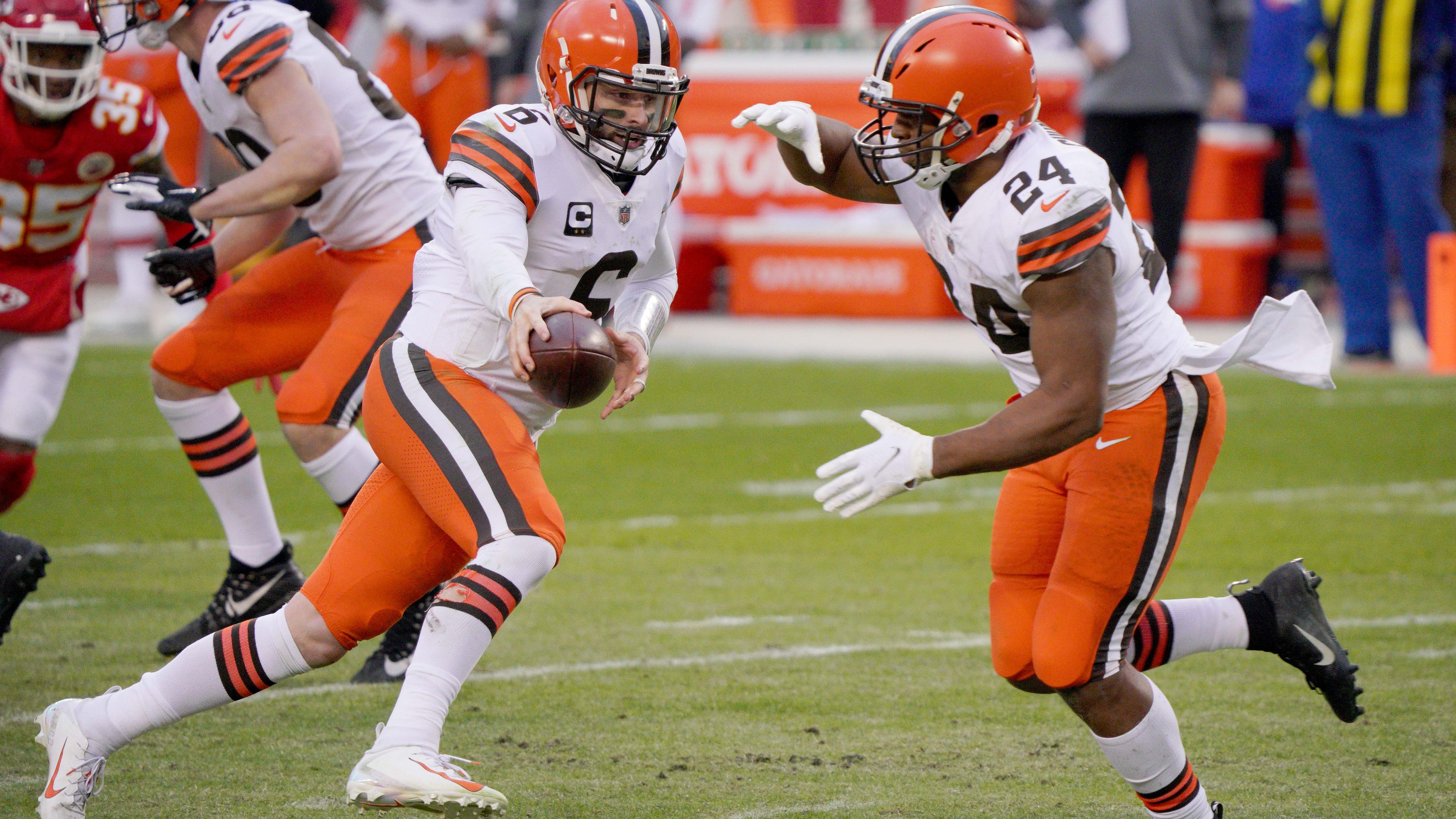 Watch: Nick Chubb runs through Mack Truck-sized hole for touchdown