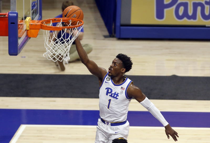 Xavier Johnson layup