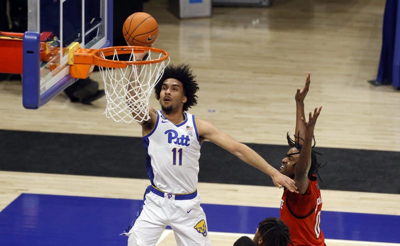 Pitt forward Justin Champagnie going in for layup