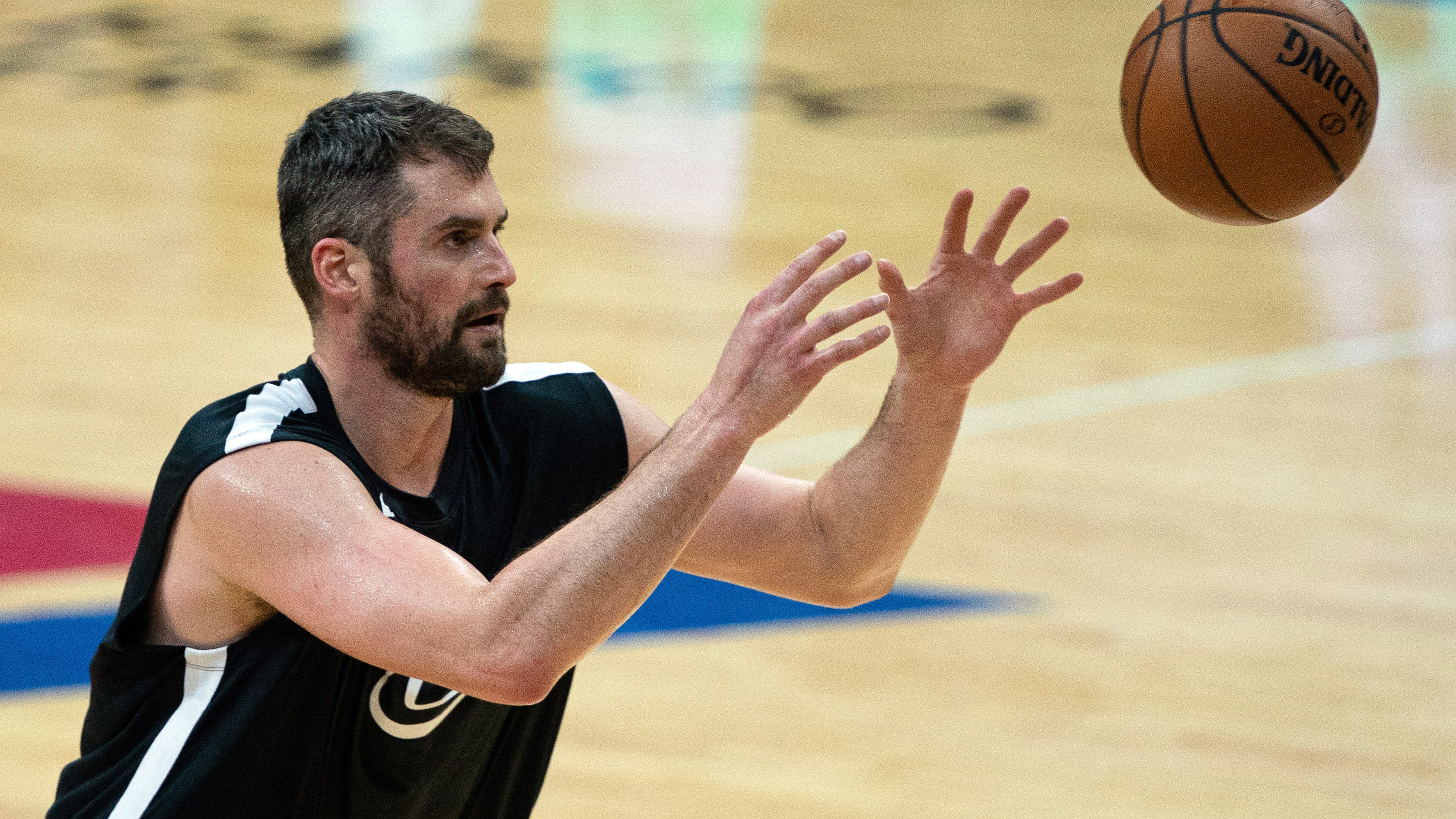 Could the Mavs target Kevin Love at the trade deadline?