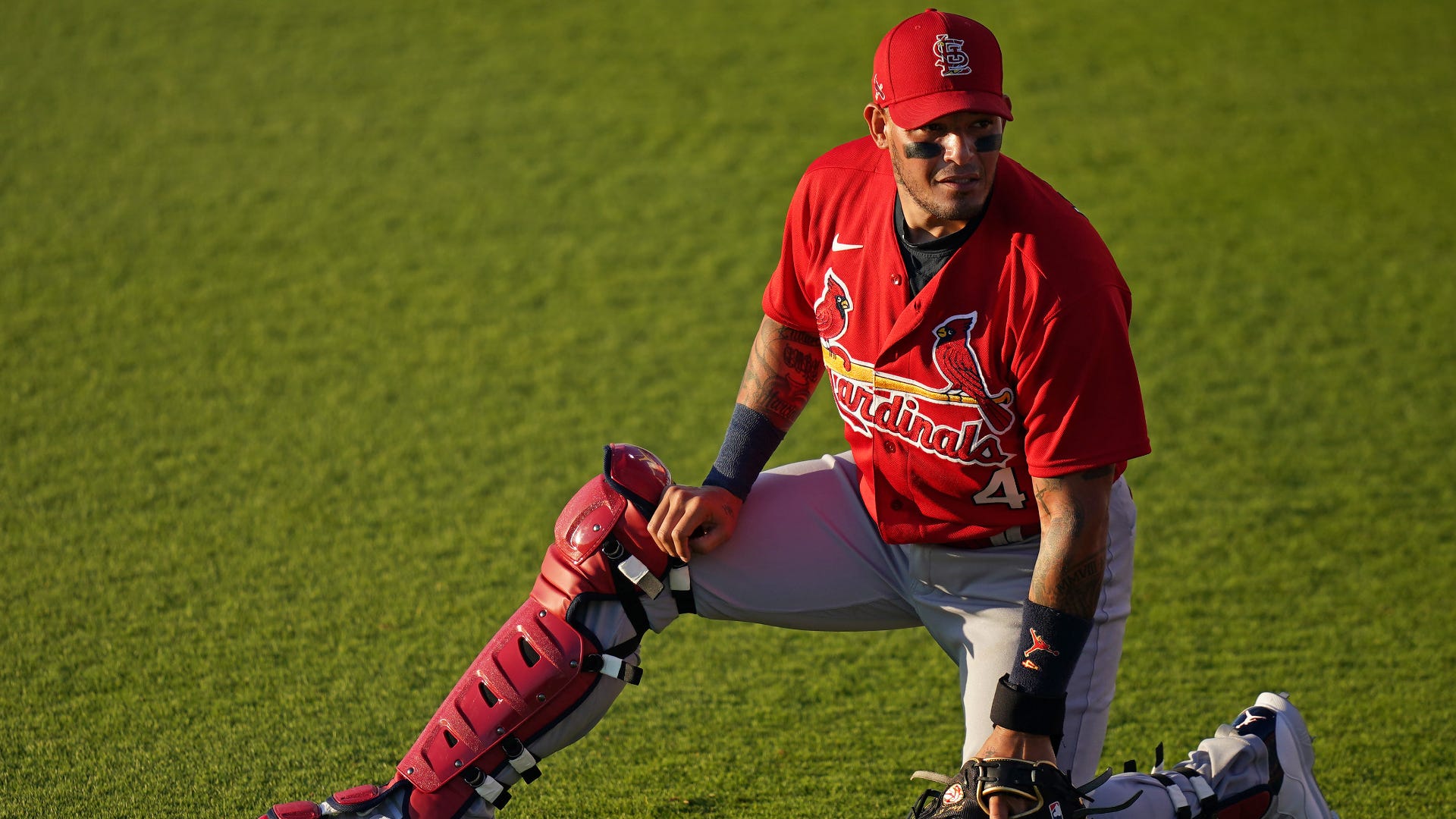 WATCH: Yadier Molina teaches Astros non-roster invitee not to run on him after taunt
