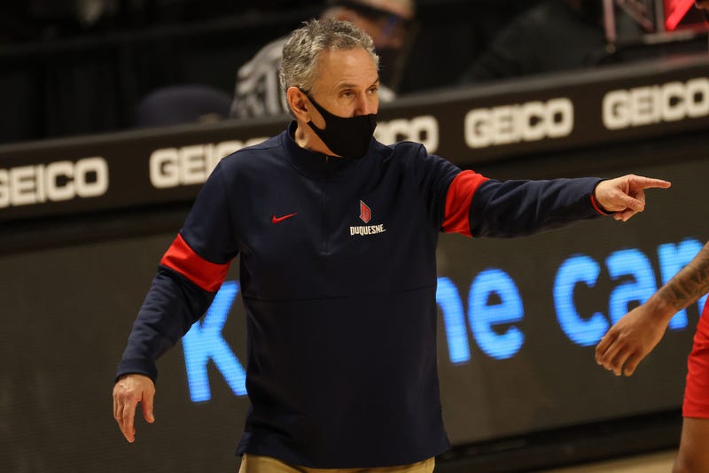 Duquesne head coach Keith Dambrot pointing