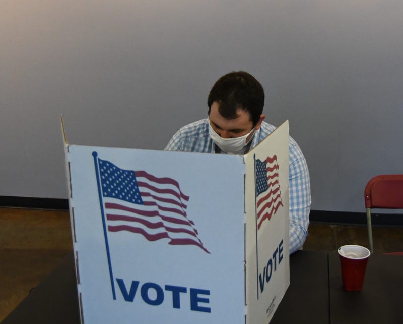 Lawmakers look to raise the bar to adjust state constitution.
