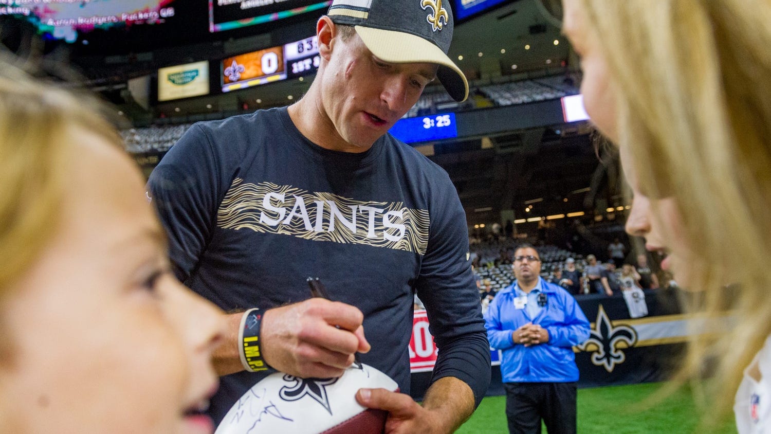 Look: Drew Brees on hand to fire up Mike Thomas, Saints ahead of opener vs Titans