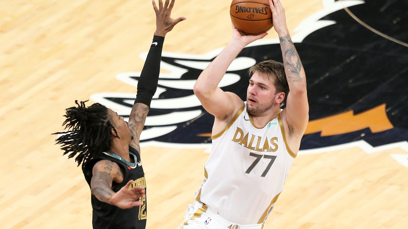 Mavs' Luka Doncic signs exclusive memorabilia deal with Panini America