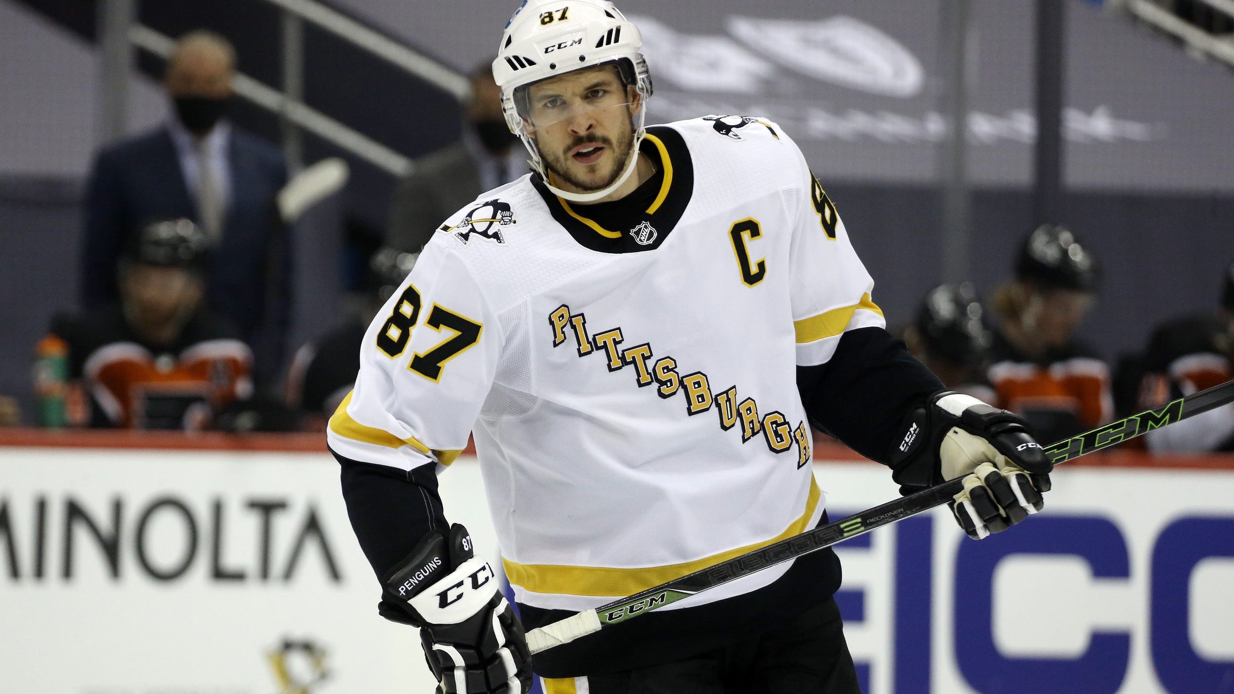 Crosby scores insane goal against the Flyers