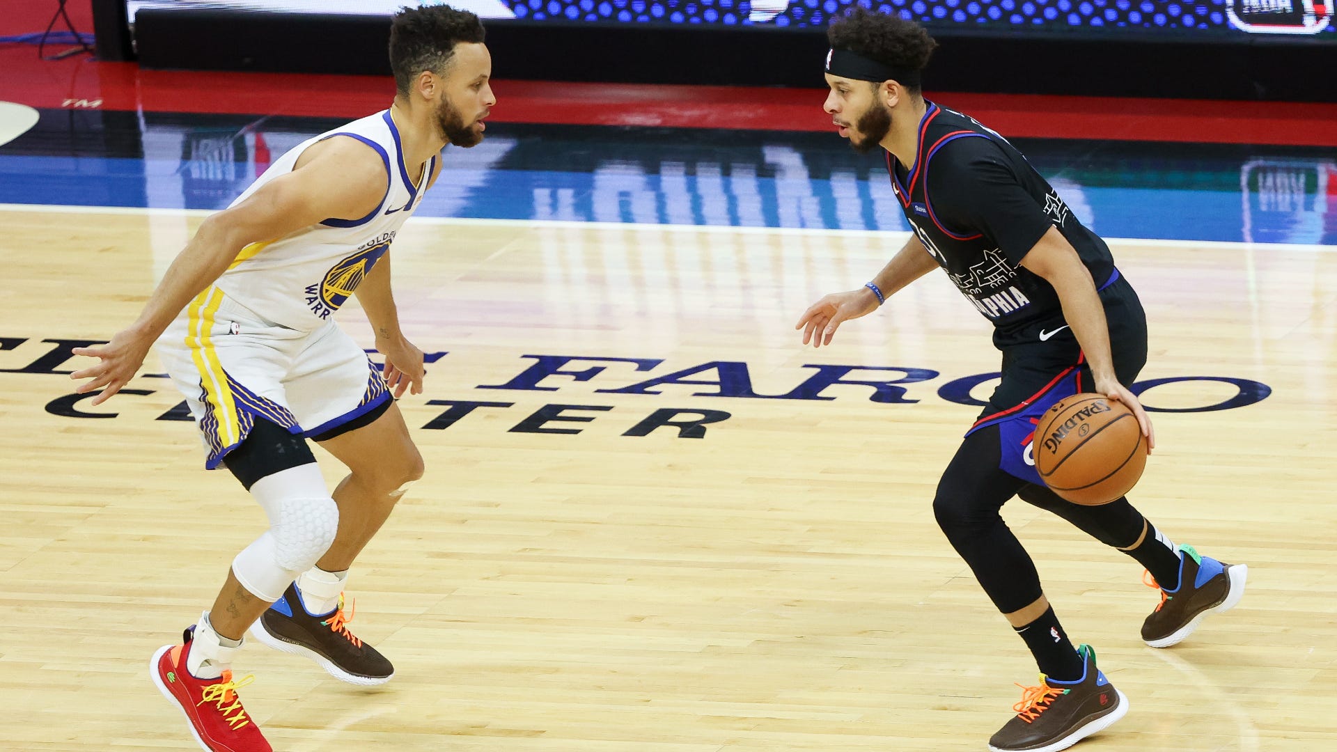 Steph, Seth Curry wear Skittles, M&M's-themed sneakers in fun brothers duel