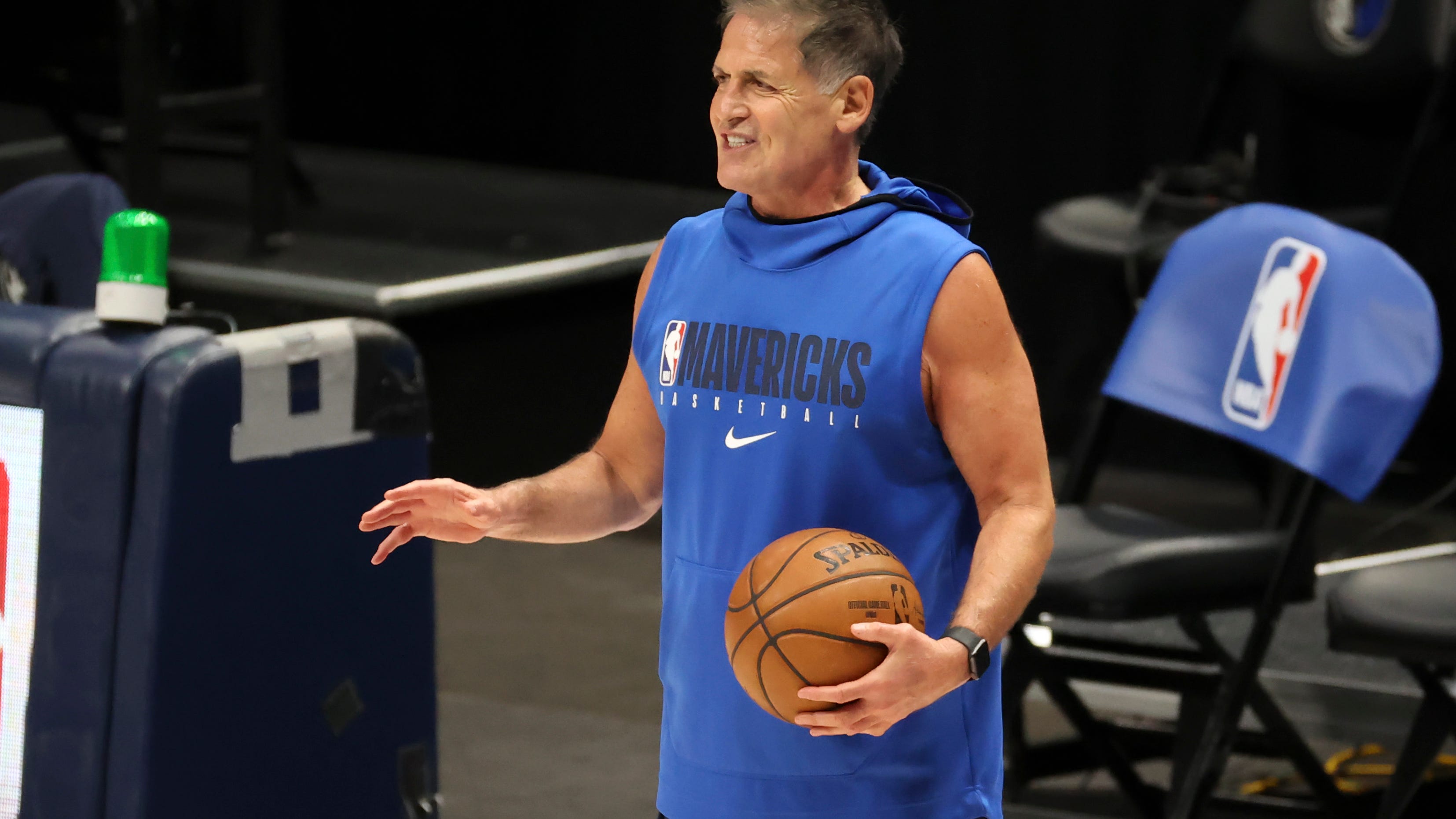 Dallas Mavericks owner Mark Cuban buys Texas town to help friend in need