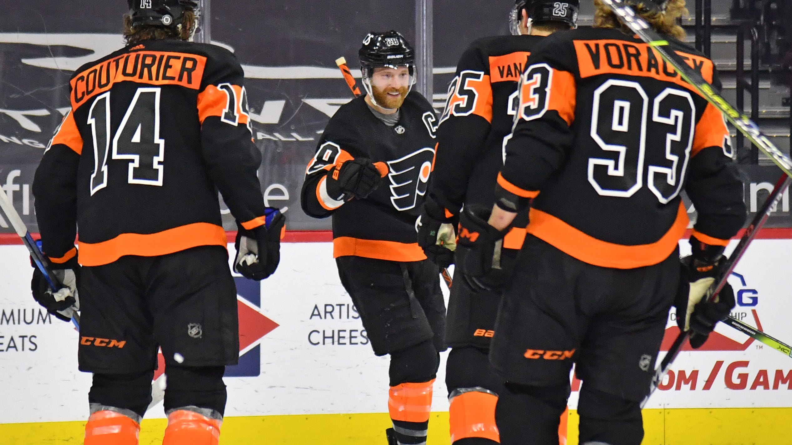 Claude Giroux becomes third on Flyers’ all-time points list