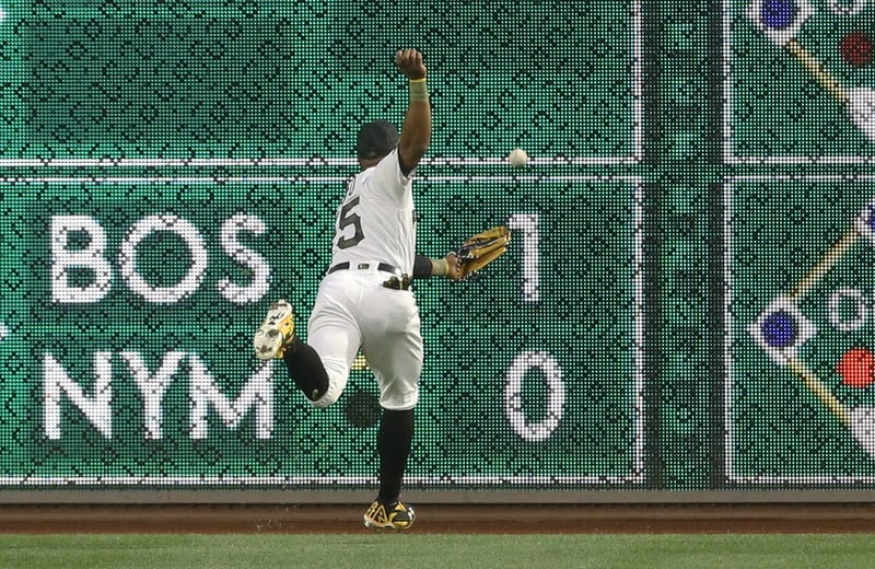 Wilmer Difo in right field