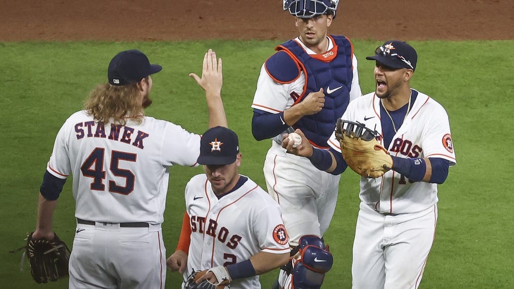 Castro’s walk helps Astros rally in 8th to beat M’s 7-5