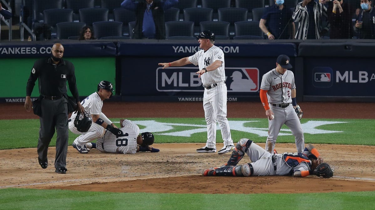 Astros catcher Martin Maldonado leaves Yankees game after nasty home plate collision
