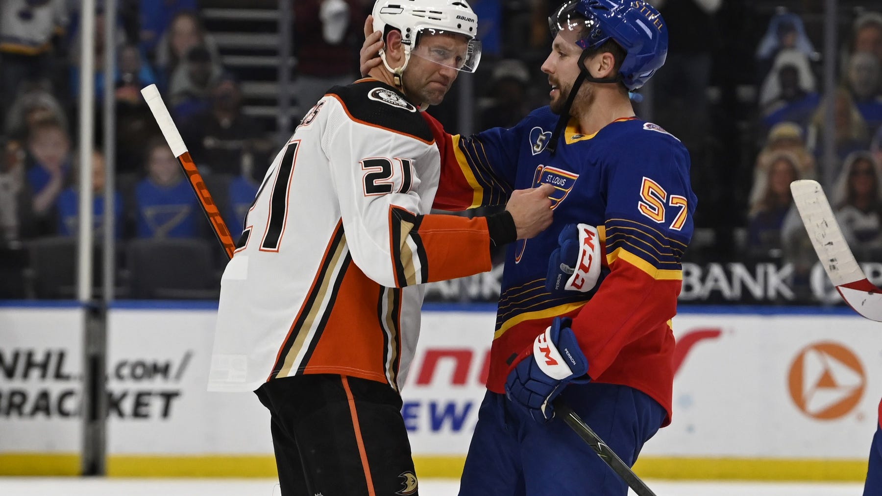 David Backes brought to tears in likely final game in St. Louis