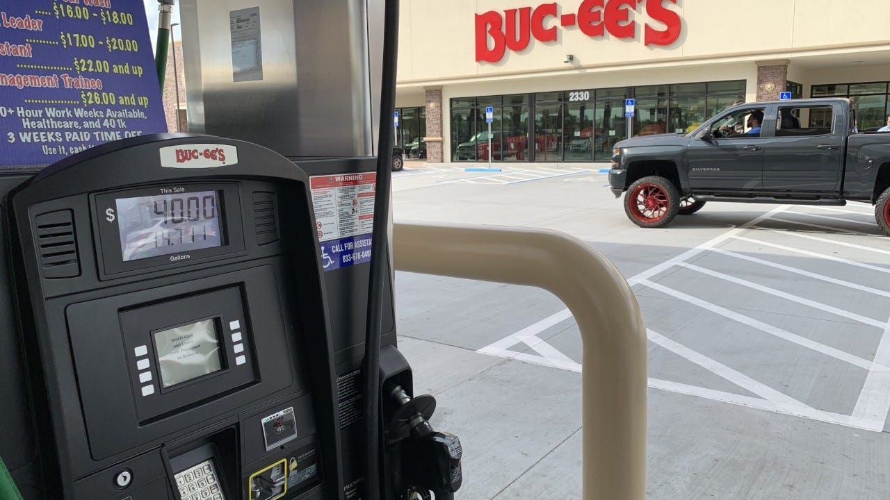 How much do Buc-ee’s janitors make? Office worker shocked in viral video