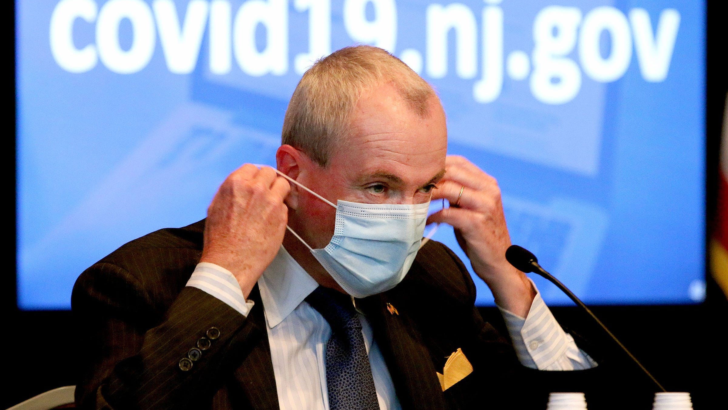 Murphy keeps NJ's indoor mask mandate, plans end to emergency power