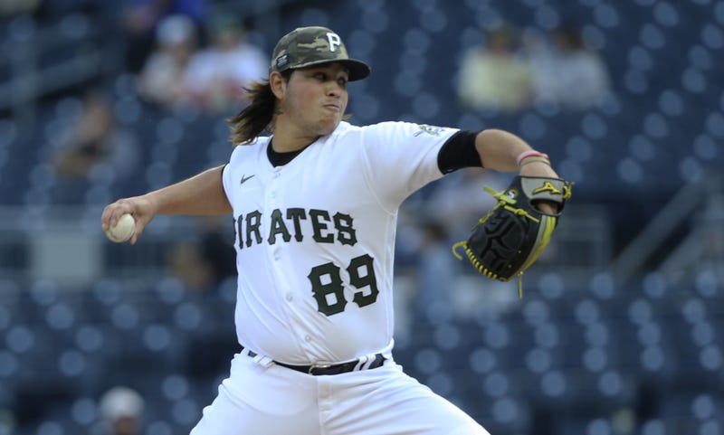 Miguel Yajure pitching