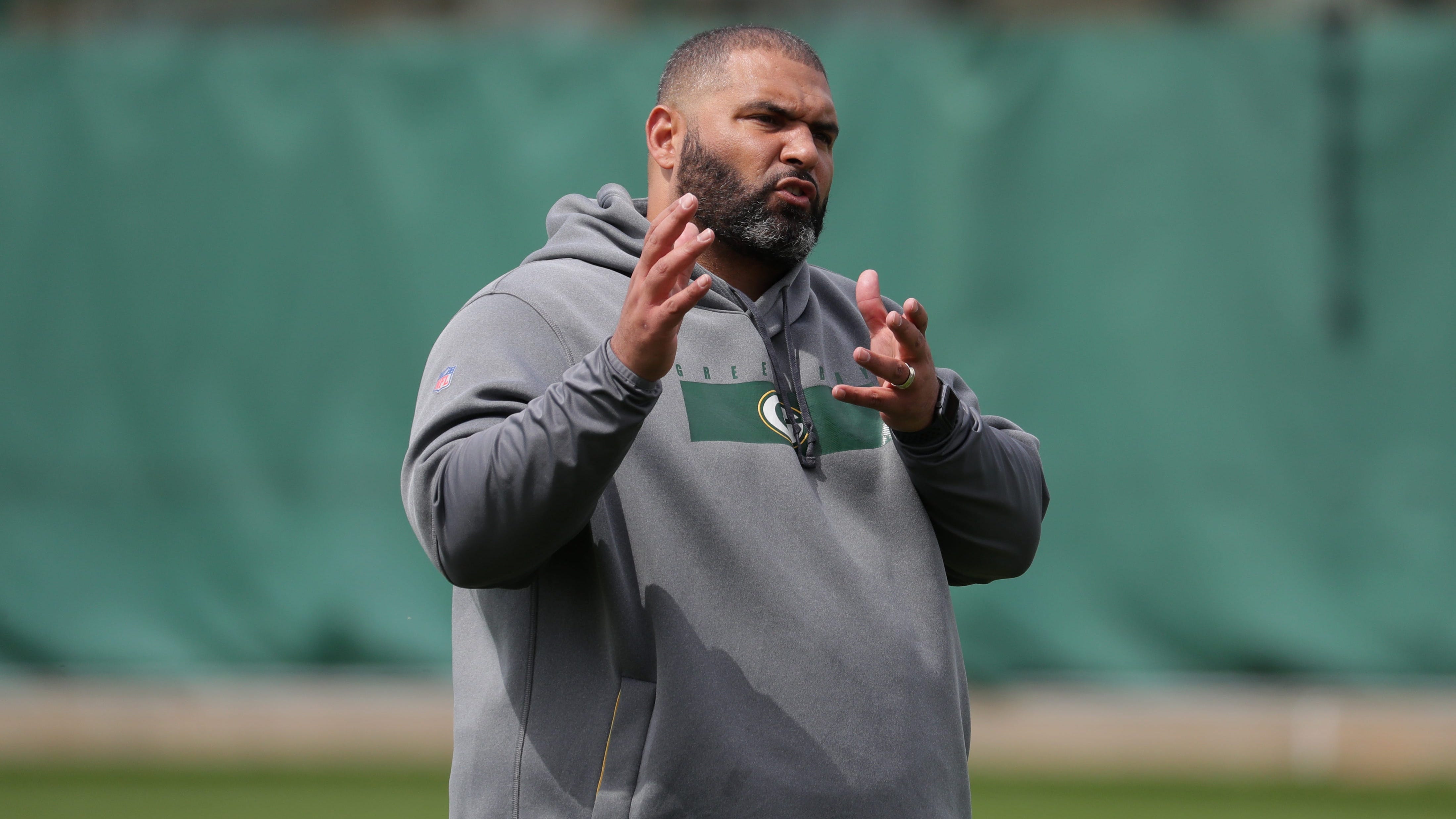 Packers to Patriots pipeline continues: New England reportedly hires DL coach Jerry Montgomery