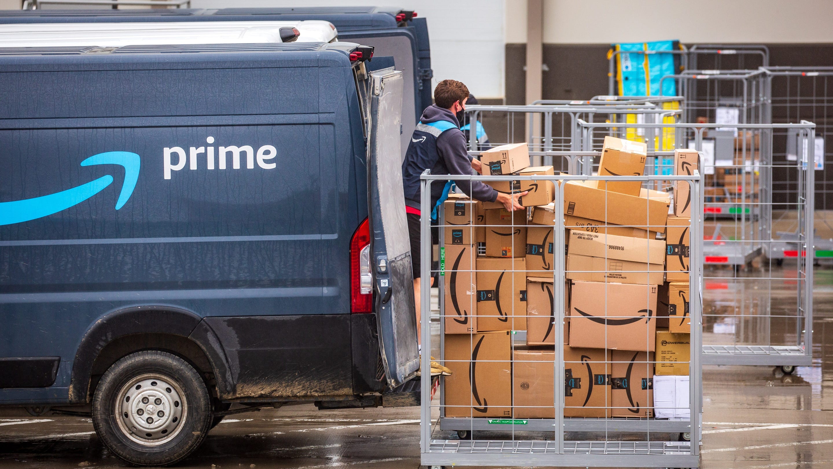 Amazon makes pledge to hire 100,000 more veterans
