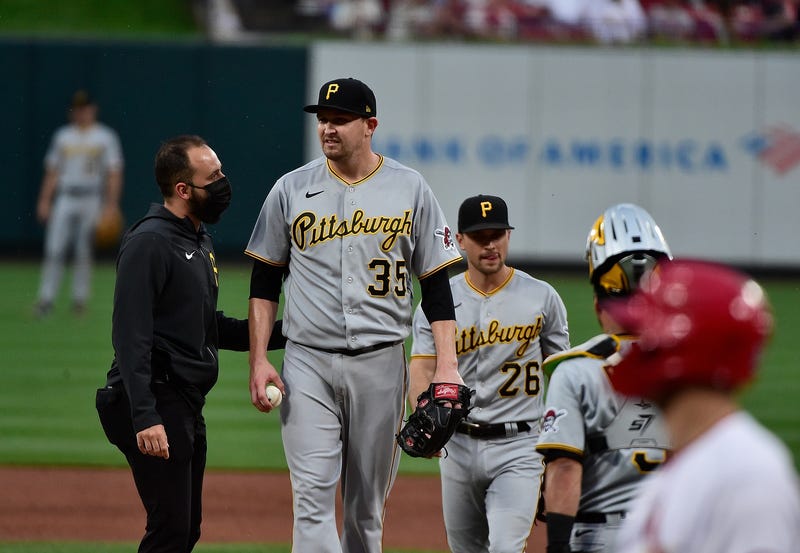 Trevor Cahill leaves with injury