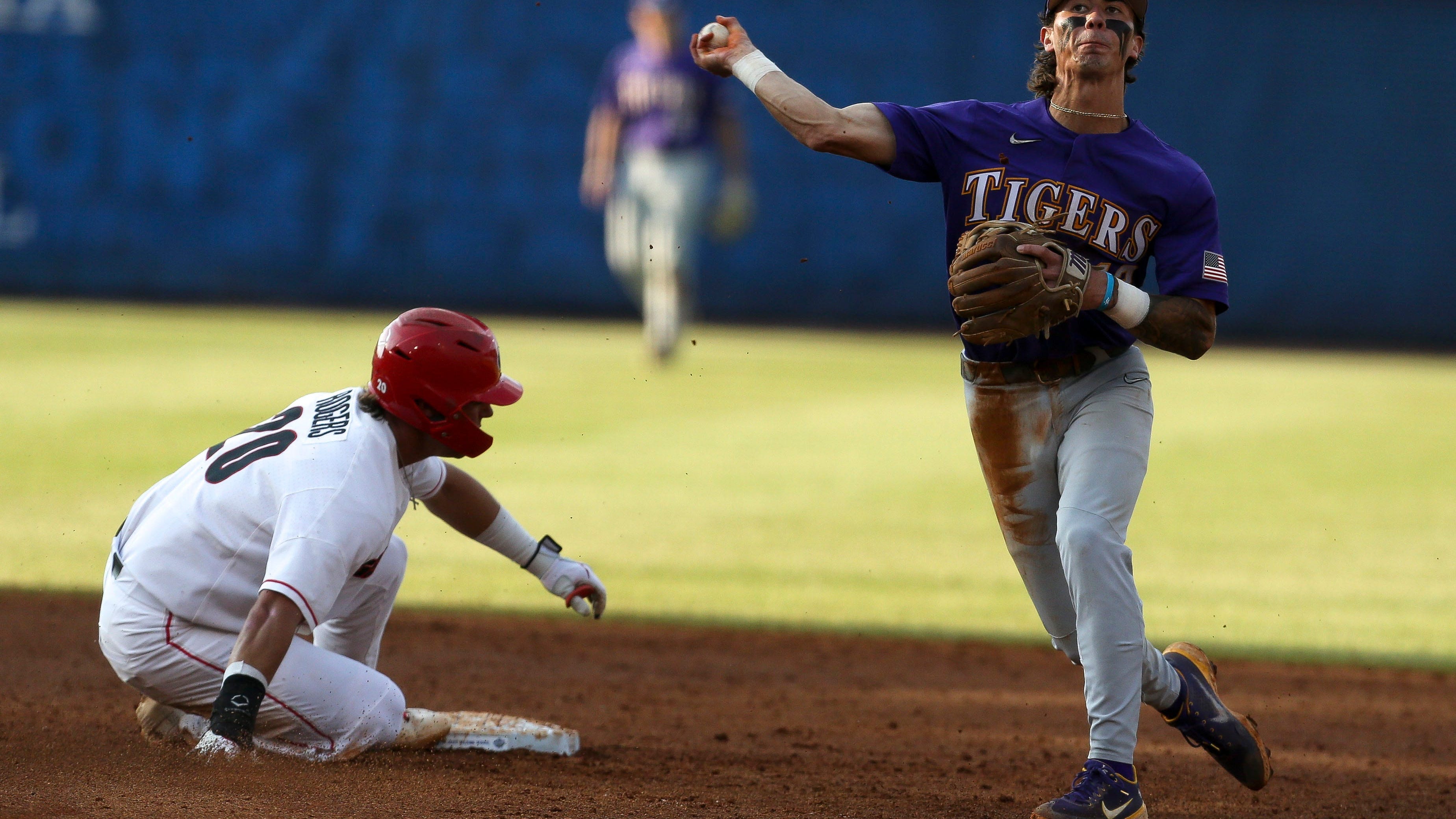 Alek Jacob mutes LSU bats in complete-game shutout; Tigers 1 game from elimination