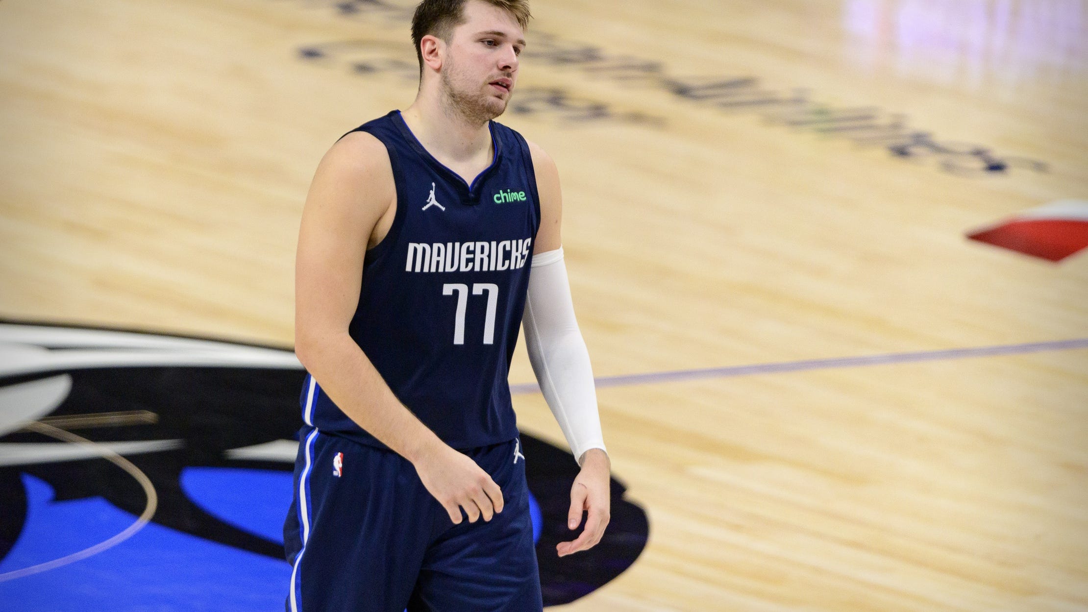 Luka Doncic reacts to Donnie Nelson's exit from the Mavs
